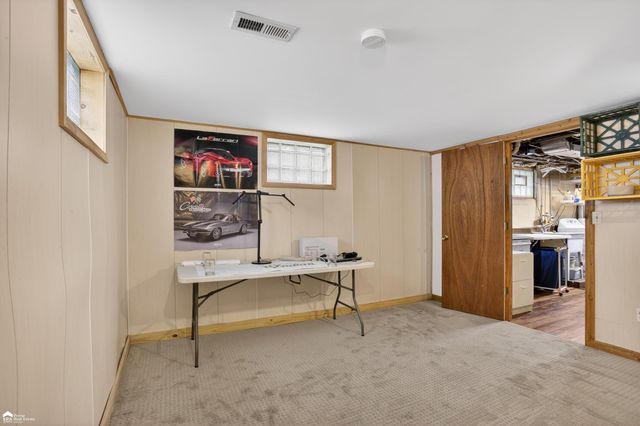 2292 N Belsay Road, Burton, MI 48509