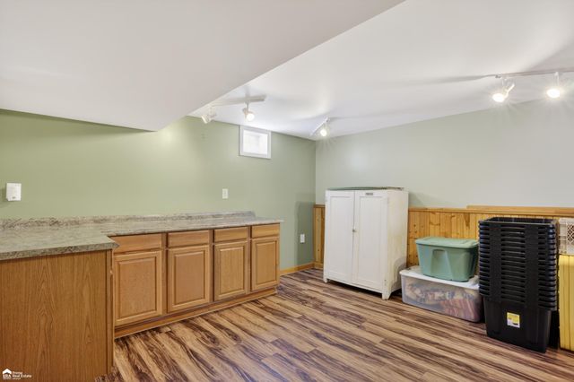 2292 N Belsay Road, Burton, MI 48509
