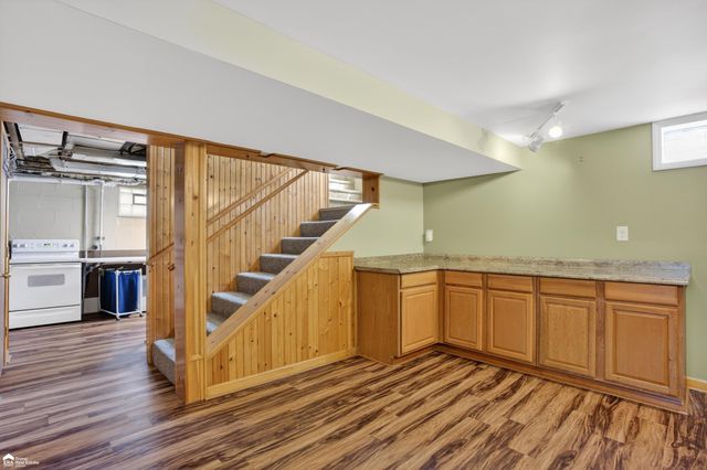 2292 N Belsay Road, Burton, MI 48509