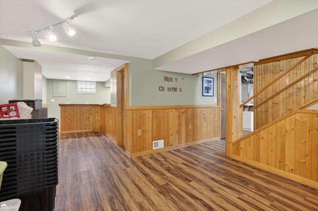 2292 N Belsay Road, Burton, MI 48509