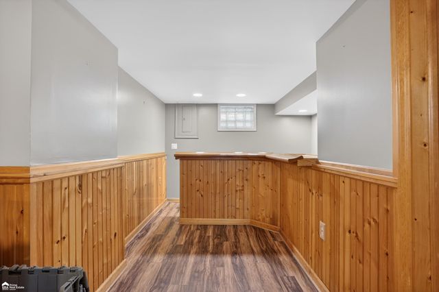 2292 N Belsay Road, Burton, MI 48509