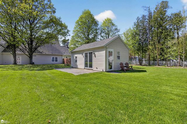 2292 N Belsay Road, Burton, MI 48509