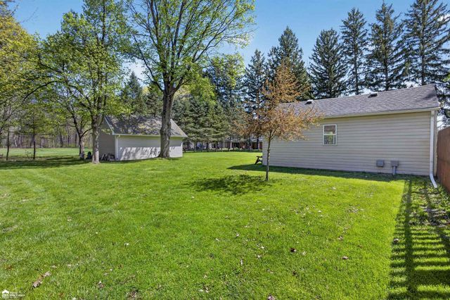 2292 N Belsay Road, Burton, MI 48509