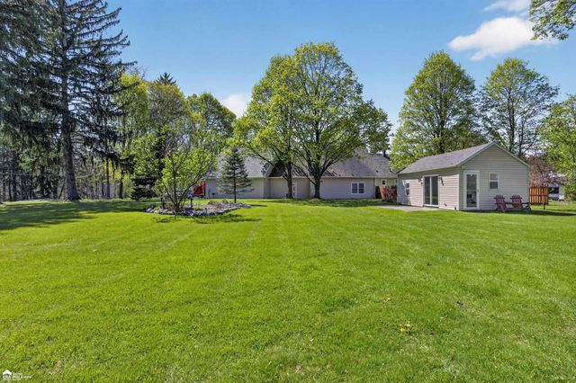 2292 N Belsay Road, Burton, MI 48509