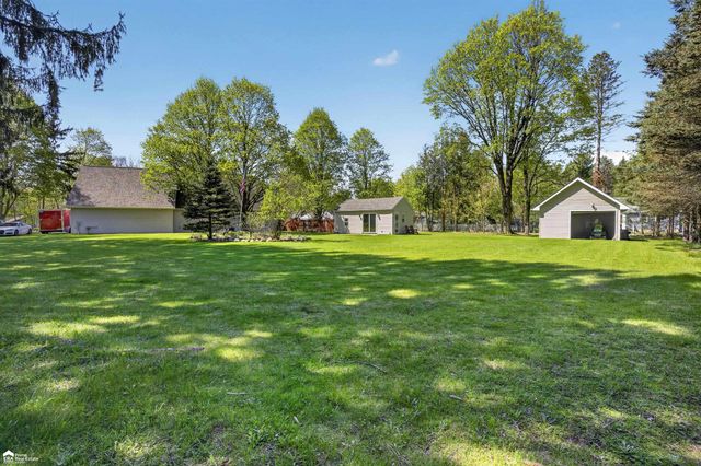 2292 N Belsay Road, Burton, MI 48509