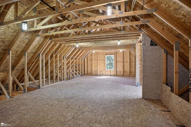 2292 N Belsay Road, Burton, MI 48509