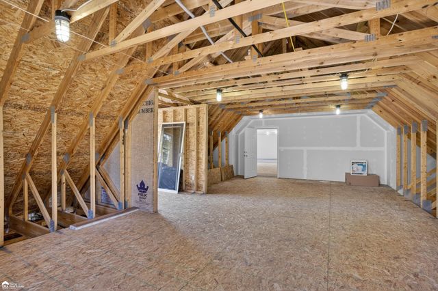 2292 N Belsay Road, Burton, MI 48509