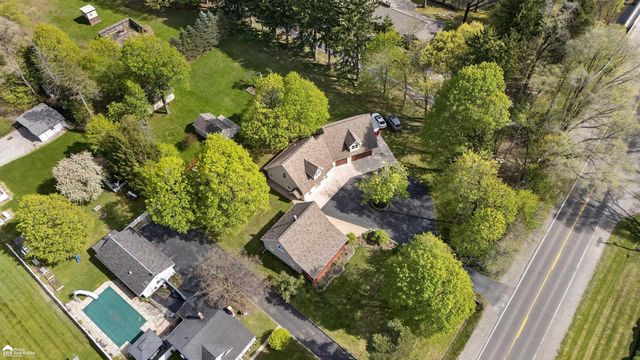 2292 N Belsay Road, Burton, MI 48509
