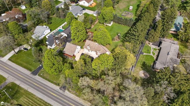 2292 N Belsay Road, Burton, MI 48509