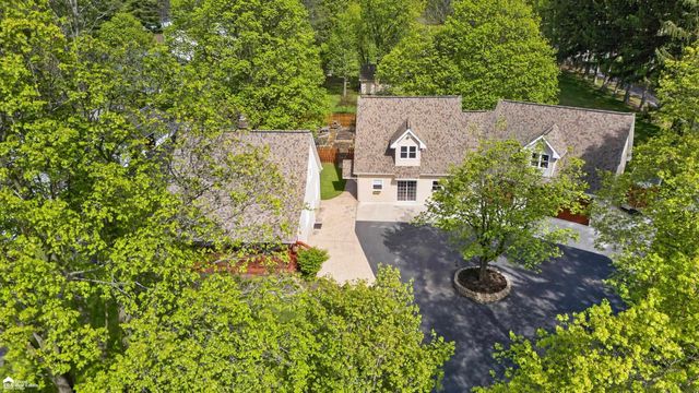 2292 N Belsay Road, Burton, MI 48509