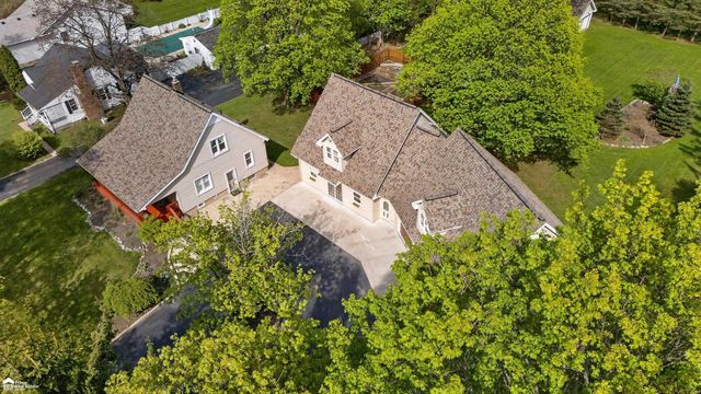 2292 N Belsay Road, Burton, MI 48509