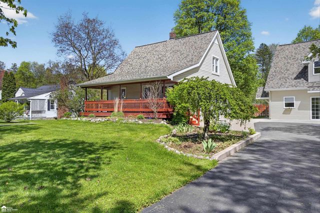 2292 N Belsay Road, Burton, MI 48509