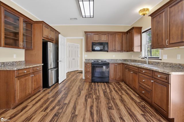 2292 N Belsay Road, Burton, MI 48509