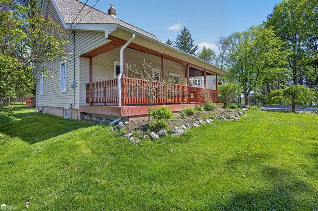 2292 N Belsay Road, Burton, MI 48509