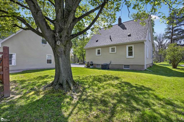 2292 N Belsay Road, Burton, MI 48509