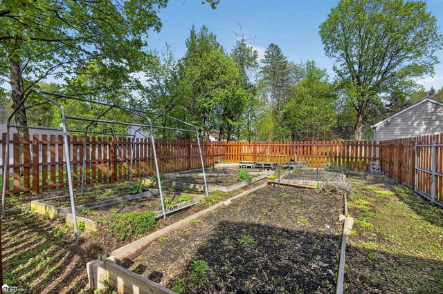 2292 N Belsay Road, Burton, MI 48509