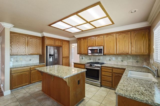 1813 Mark Mead Ln, Modesto, CA 95356