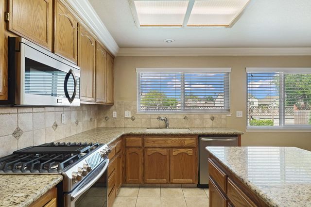 1813 Mark Mead Ln, Modesto, CA 95356