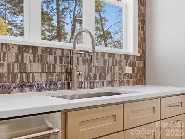 431 W Peterson Drive, Charlotte, NC 28217