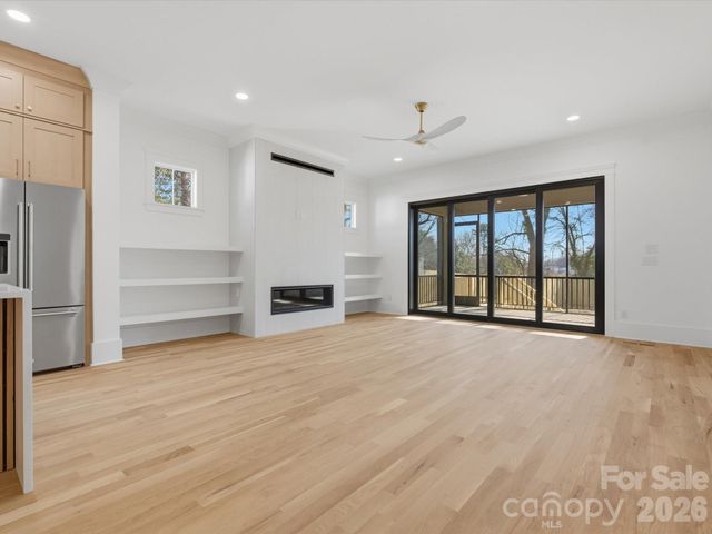 431 W Peterson Drive, Charlotte, NC 28217