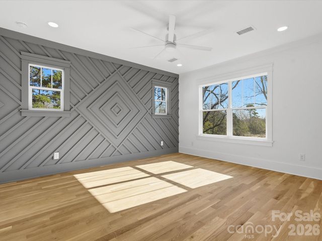 431 W Peterson Drive, Charlotte, NC 28217