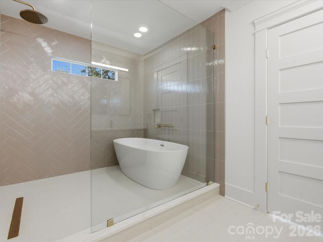 431 W Peterson Drive, Charlotte, NC 28217