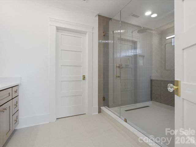 431 W Peterson Drive, Charlotte, NC 28217