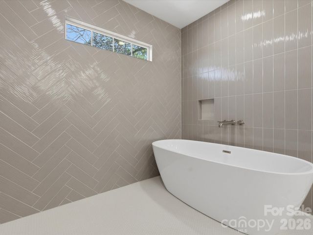 431 W Peterson Drive, Charlotte, NC 28217