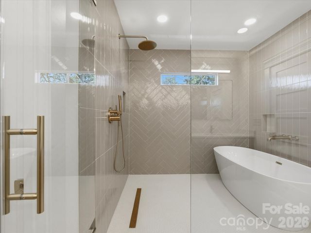 431 W Peterson Drive, Charlotte, NC 28217