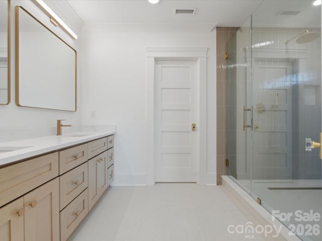 431 W Peterson Drive, Charlotte, NC 28217