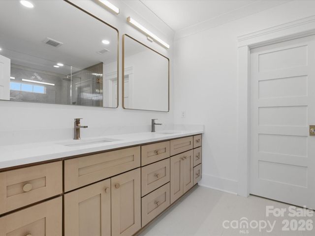 431 W Peterson Drive, Charlotte, NC 28217