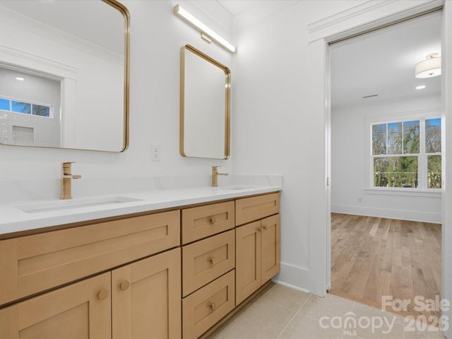 431 W Peterson Drive, Charlotte, NC 28217