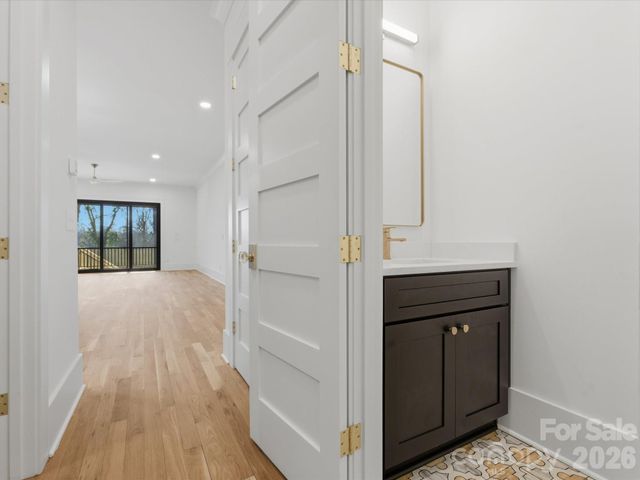 431 W Peterson Drive, Charlotte, NC 28217