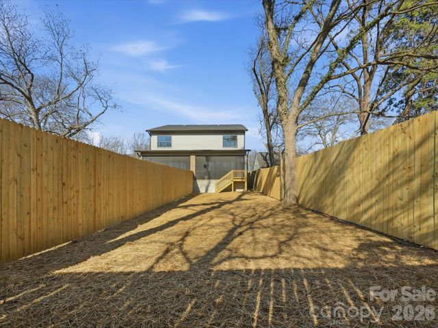 431 W Peterson Drive, Charlotte, NC 28217