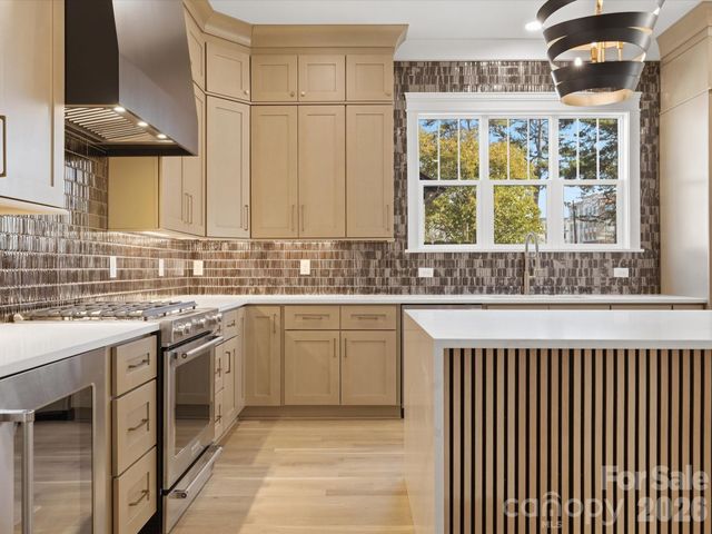 431 W Peterson Drive, Charlotte, NC 28217