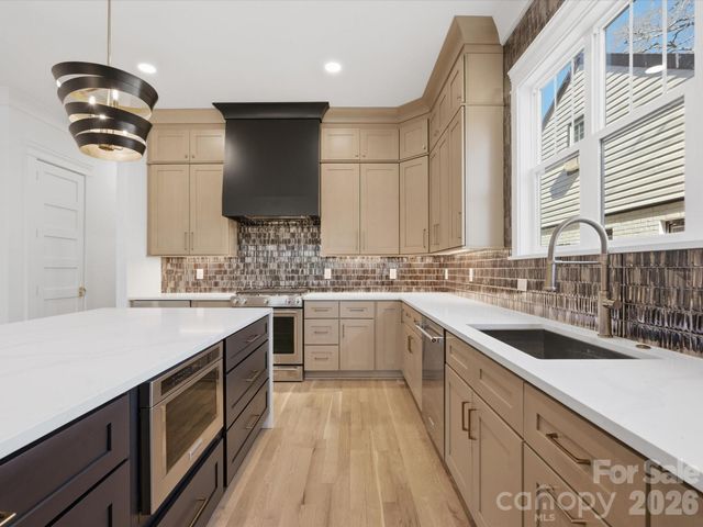 431 W Peterson Drive, Charlotte, NC 28217