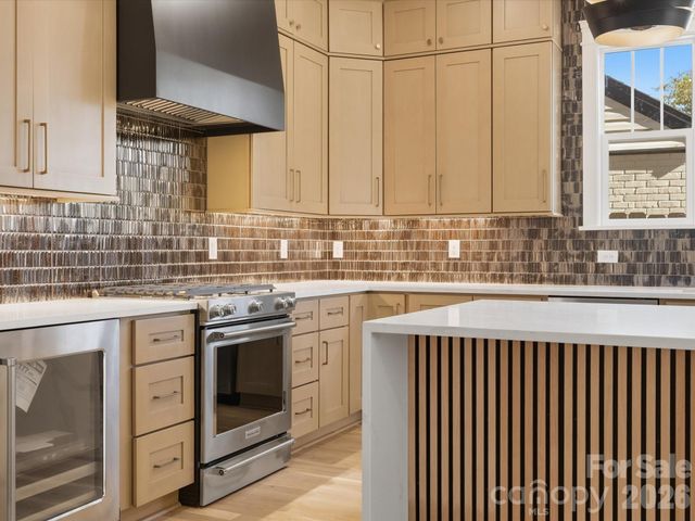 431 W Peterson Drive, Charlotte, NC 28217