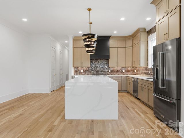 431 W Peterson Drive, Charlotte, NC 28217