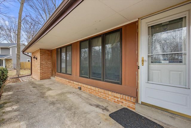 2570 Gaywood COURT, Brookfield, WI 53045