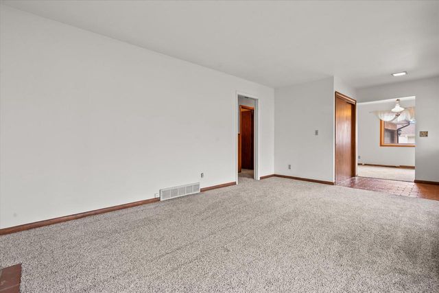 2570 Gaywood COURT, Brookfield, WI 53045