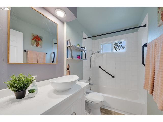 1015 Sw BERTHA Blvd, Portland, OR 97219