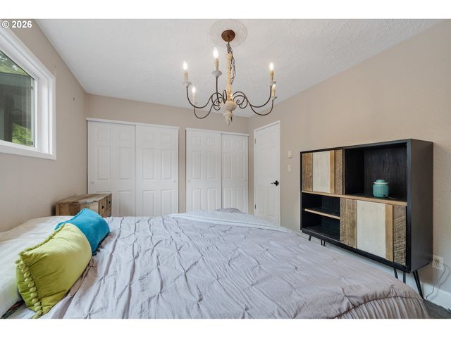 1015 Sw BERTHA Blvd, Portland, OR 97219