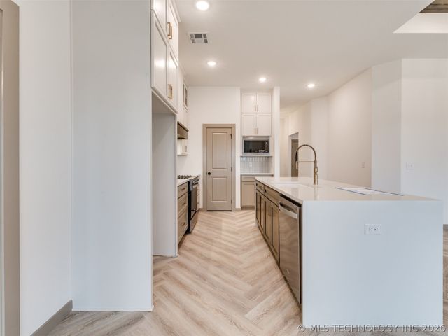 3381 E 153rd Street S, Bixby, OK 74008