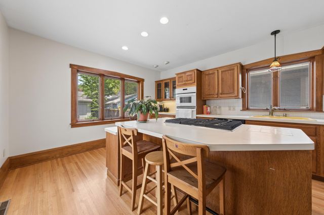1739 Palace Avenue, Saint Paul, MN 55105