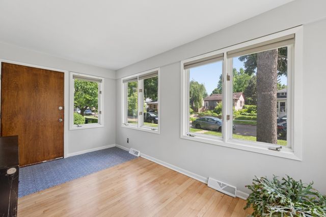 1739 Palace Avenue, Saint Paul, MN 55105