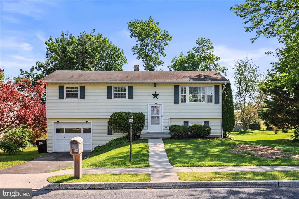 124 PARK HEIGHTS BLVD, Hanover, PA 17331