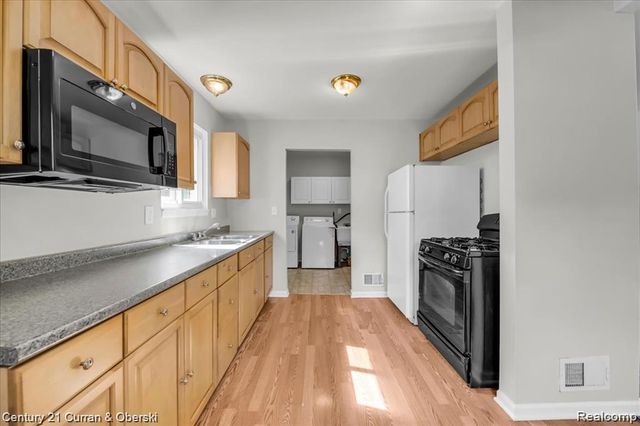 5938 Glenis Street, Taylor, MI 48180
