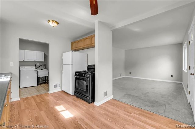 5938 Glenis Street, Taylor, MI 48180