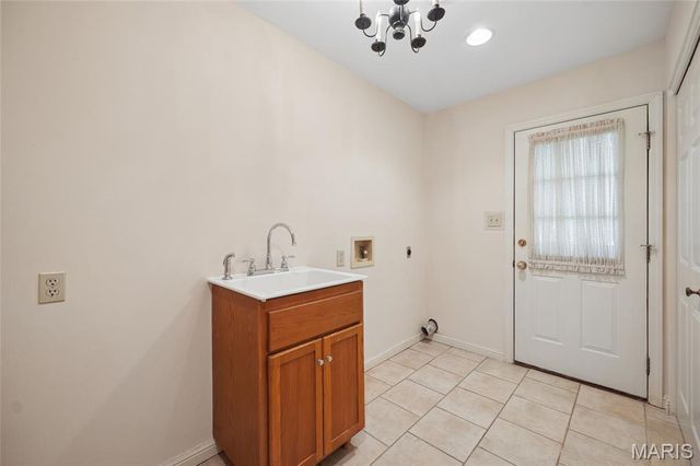 123 Saylesville Drive, Chesterfield, MO 63017