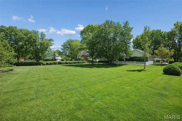 123 Saylesville Drive, Chesterfield, MO 63017